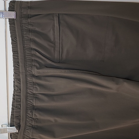 Vuori Women's Miles Olive Jogger Pants Size Meduim - Picture 11 of 16